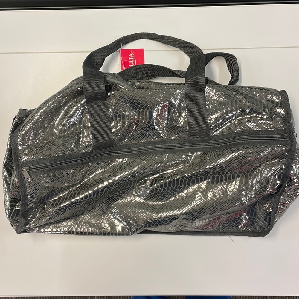 NWT Ulta Beauty faux silver/gray snakeskin Overnight/duffle rolling Travel Bag
